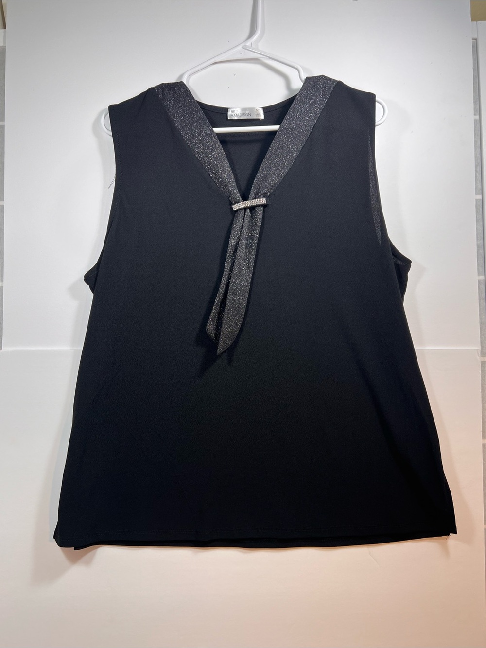 Preppy “Tuscan Mom” Sleeveless V-Neck Top with Metallic Trim